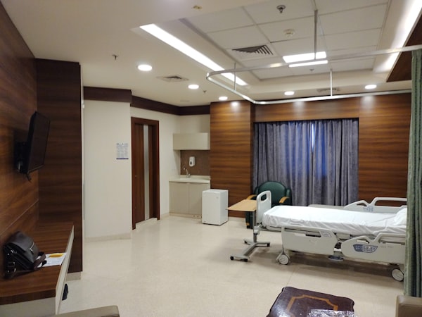 Couloir d'établissement médical — secteur santé